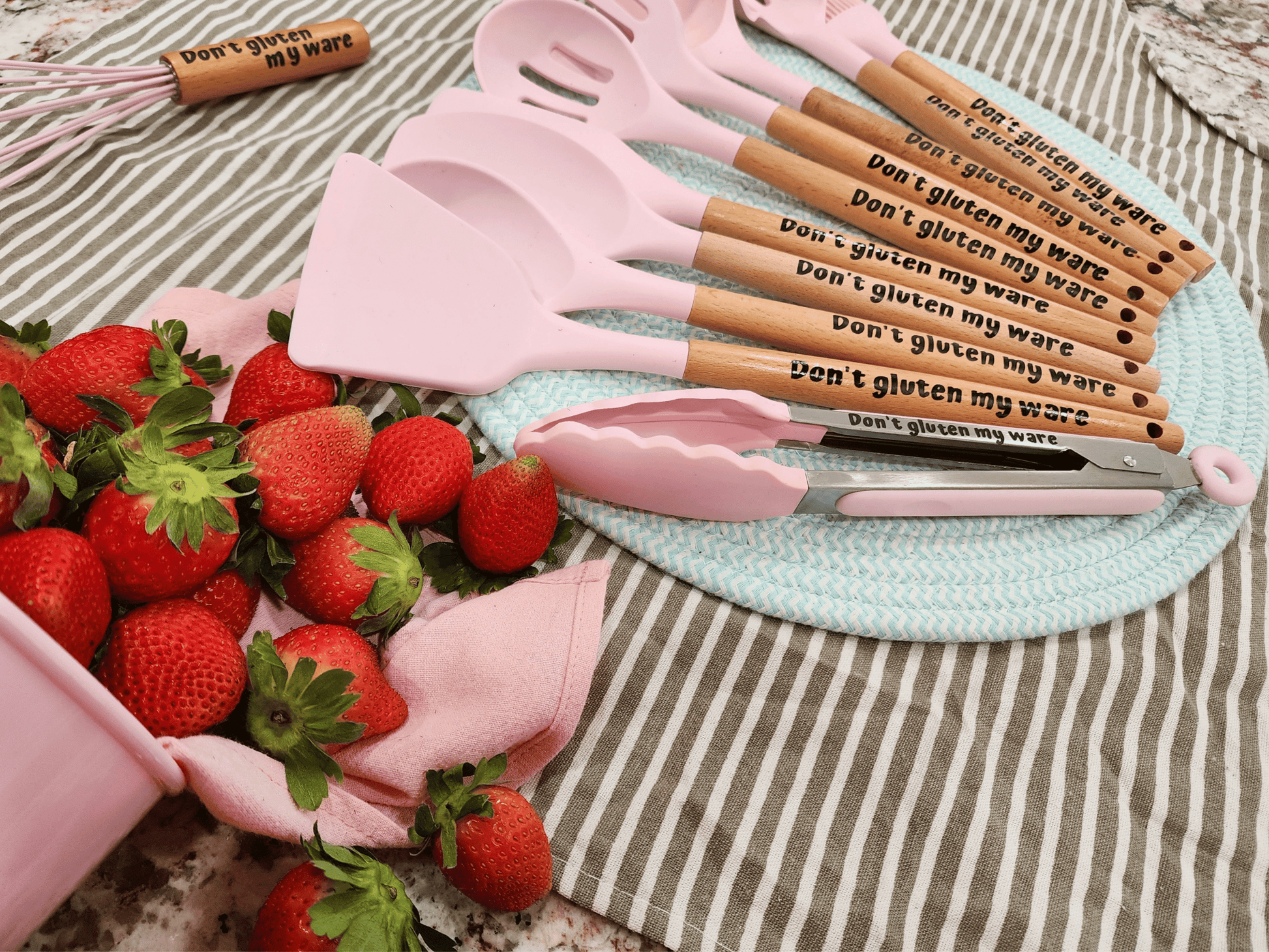 BVicHair 4 Wooden Spoons and Forks Set, Set Wooden Salad Spoons, Real  Housewives Gifts, Kitchen Gifts for Women, Handmade Gifts for Mother's Day,  Cute